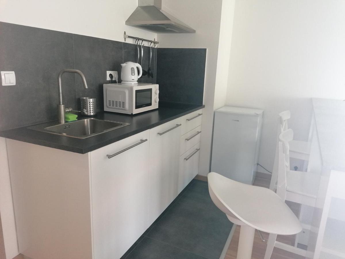 Brand New Two Room Apartment #64 In Elite Rezidence With Free Secure Parking Praha Bagian luar foto